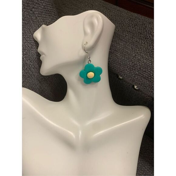 Daisy Dangle Flower Earrings - Picture 1 of 2